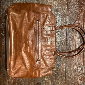 COLEHAAN. Large tote bag Very Good condition slight scratches not snags or tears